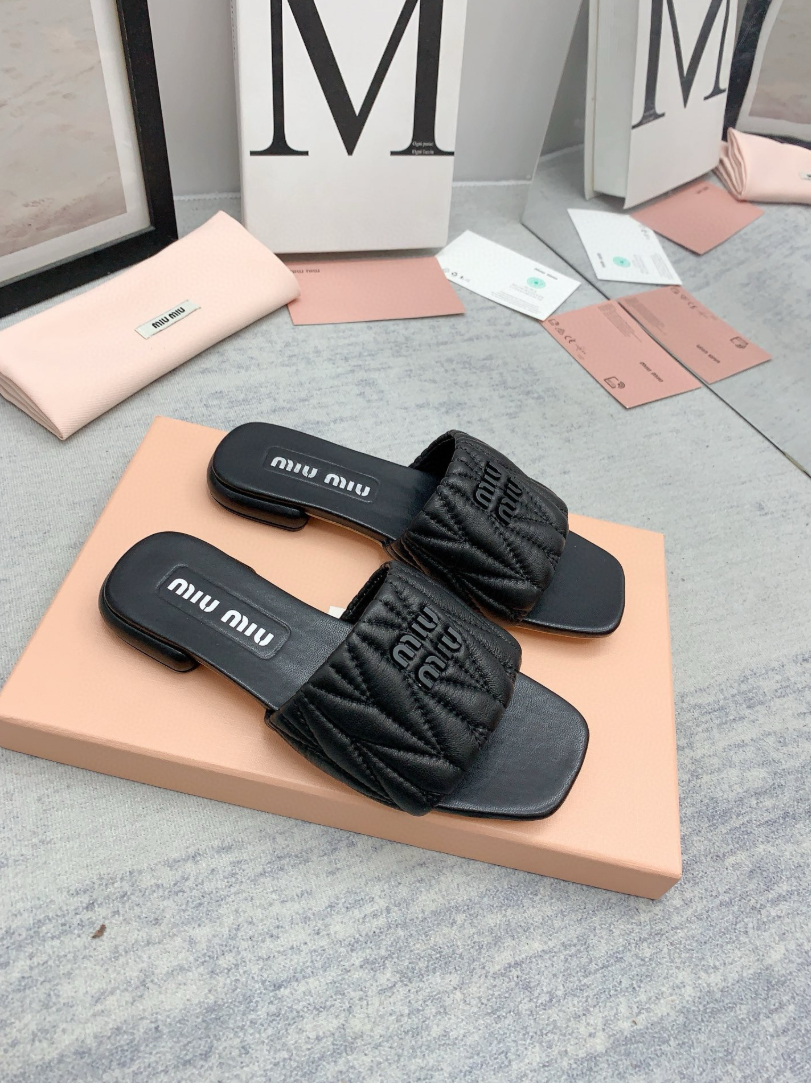 WOMANS FOOTWEAR