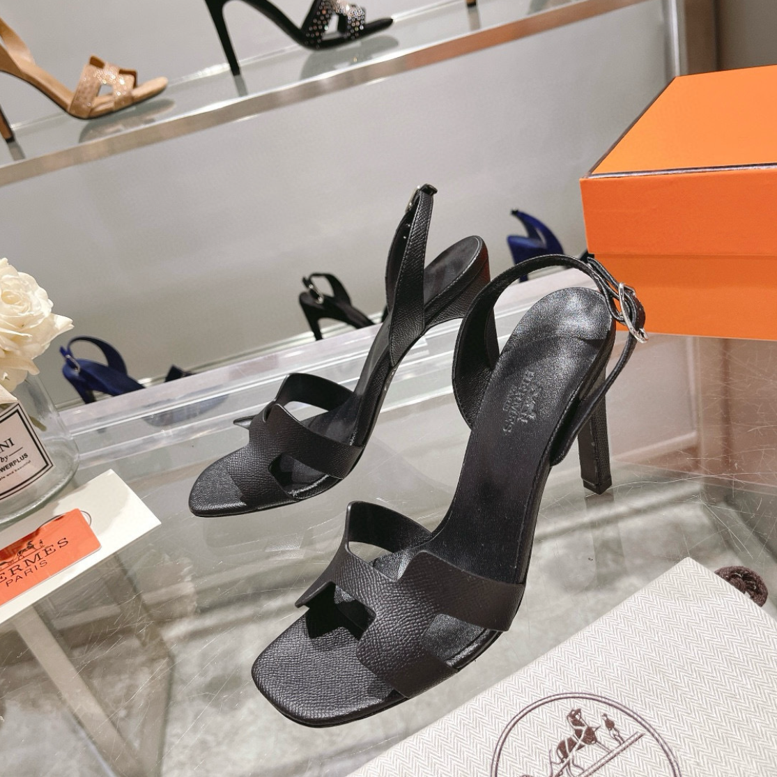 WOMANS FOOTWEAR