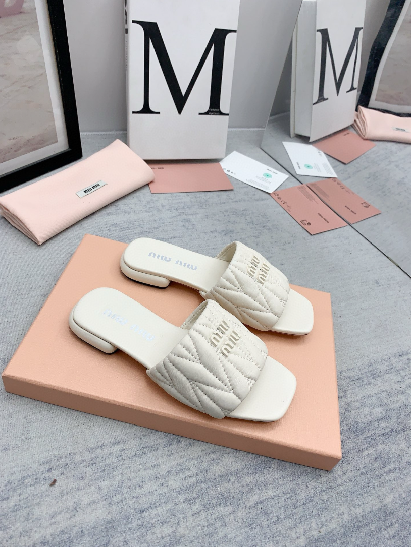 WOMANS FOOTWEAR