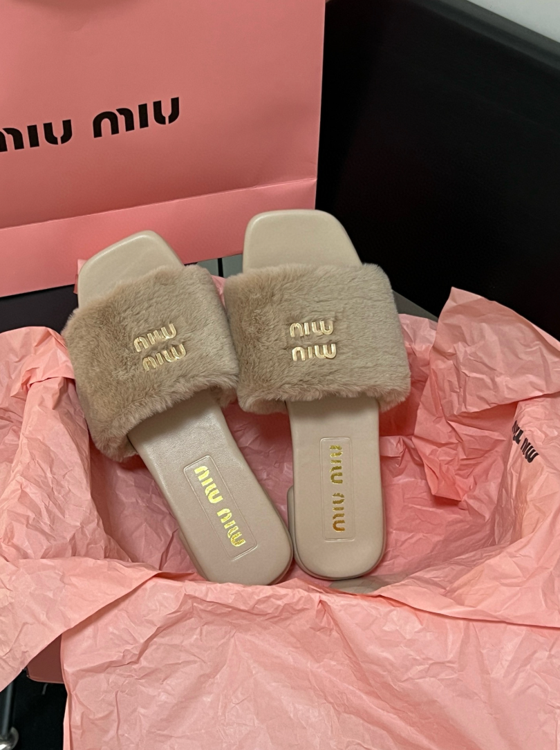 WOMANS FOOTWEAR