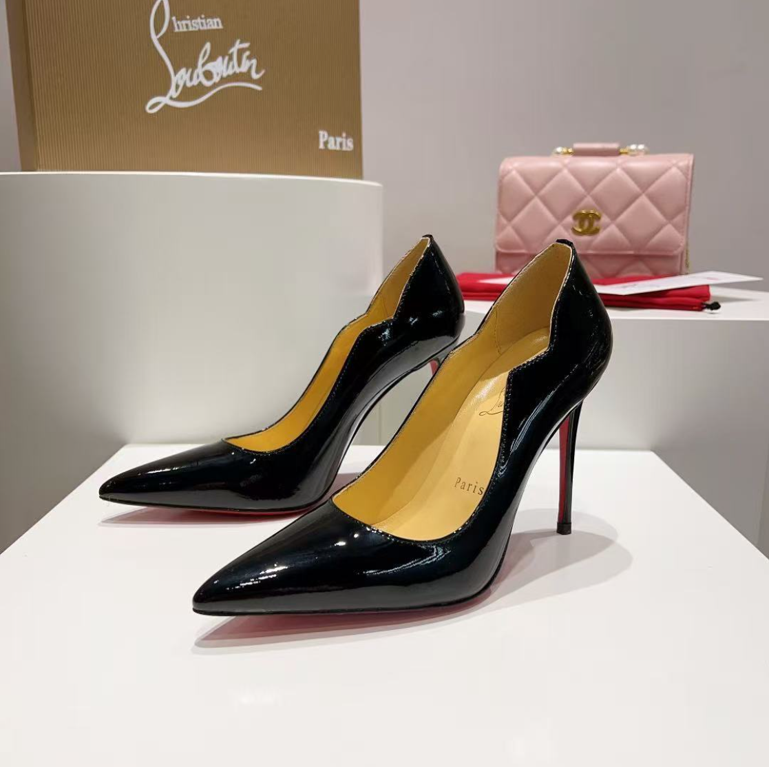 WOMANS FOOTWEAR