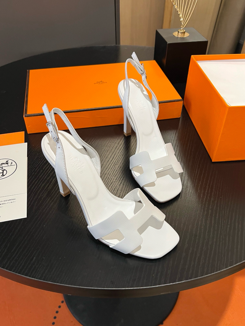 WOMANS FOOTWEAR