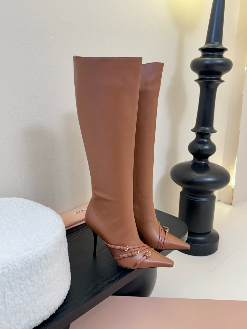 WOMANS FOOTWEAR