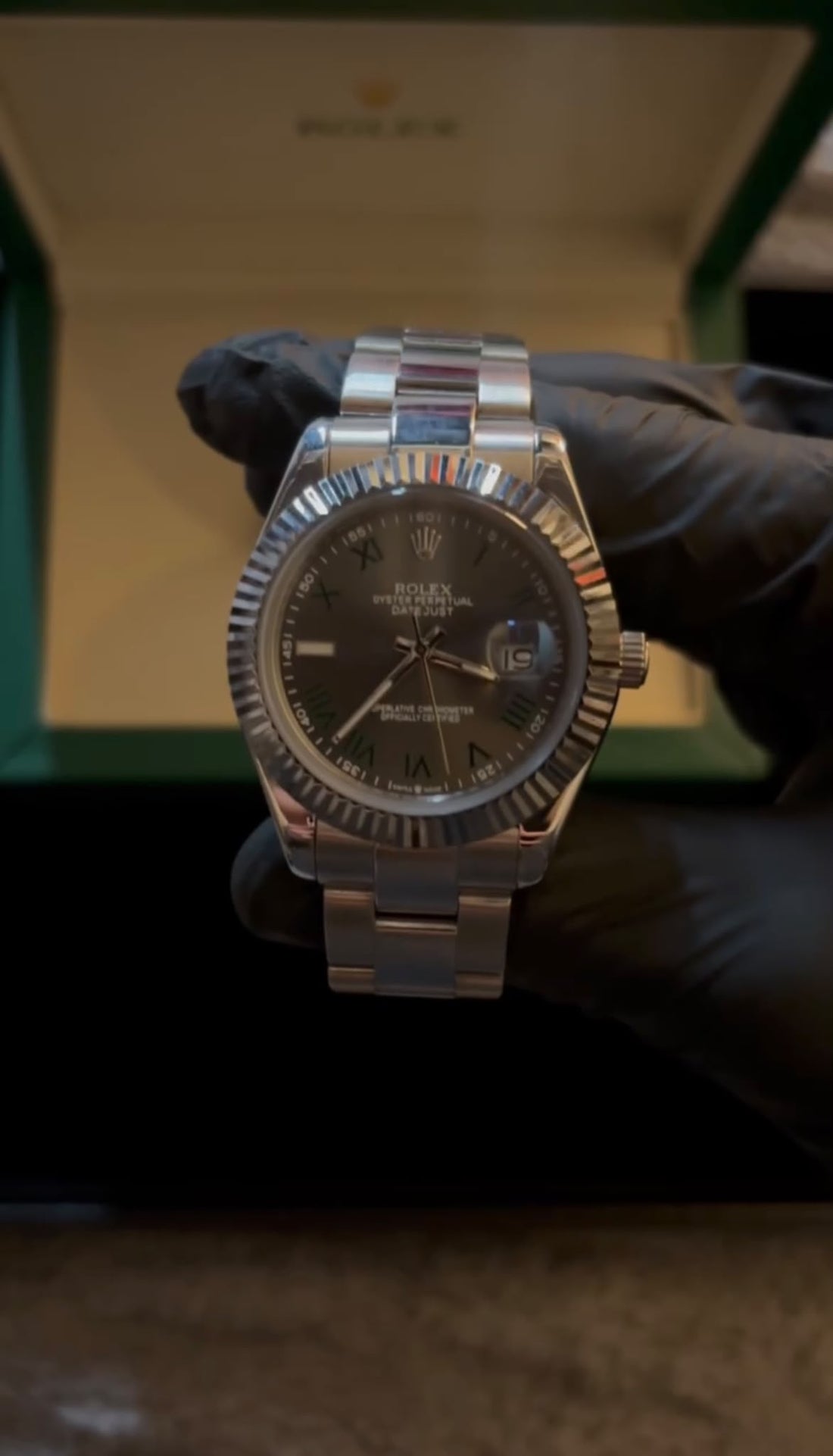 Datejust Modern Stylish Wristwatch for Men and Women Everyday Fashion Accessory front view