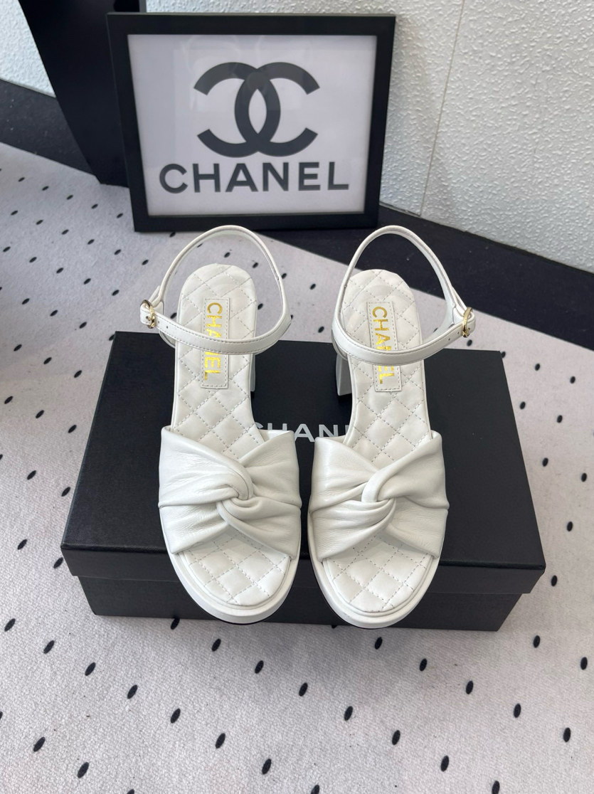 WOMANS FOOTWEAR