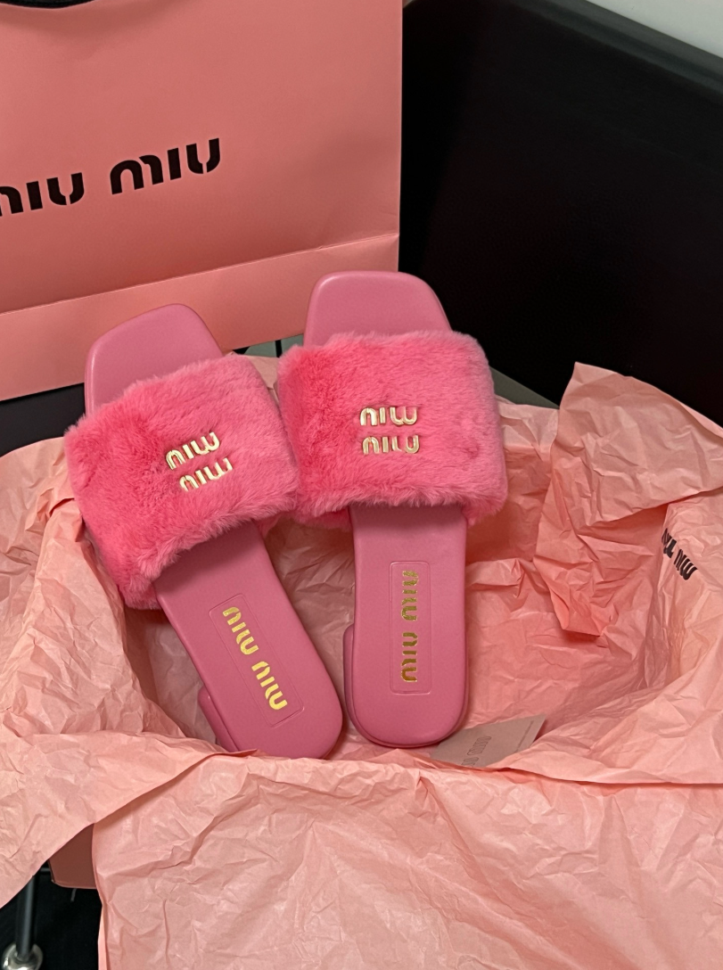 WOMANS FOOTWEAR