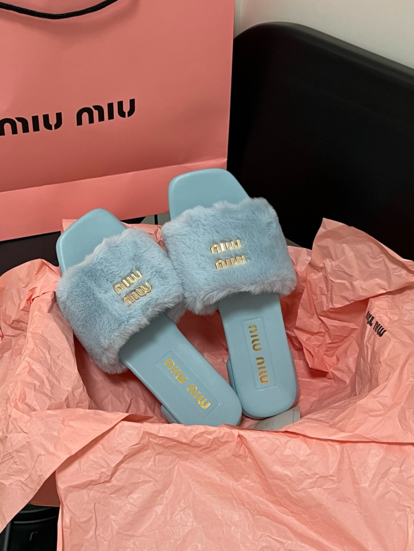 WOMANS FOOTWEAR