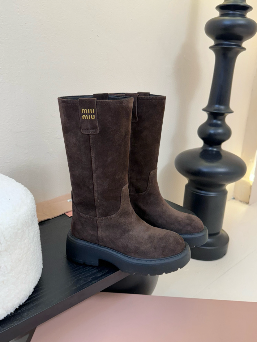 WOMANS FOOTWEAR