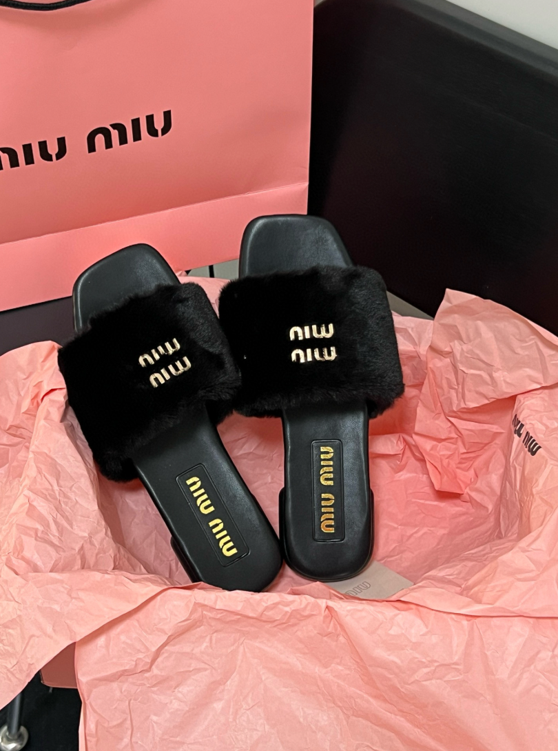 WOMANS FOOTWEAR