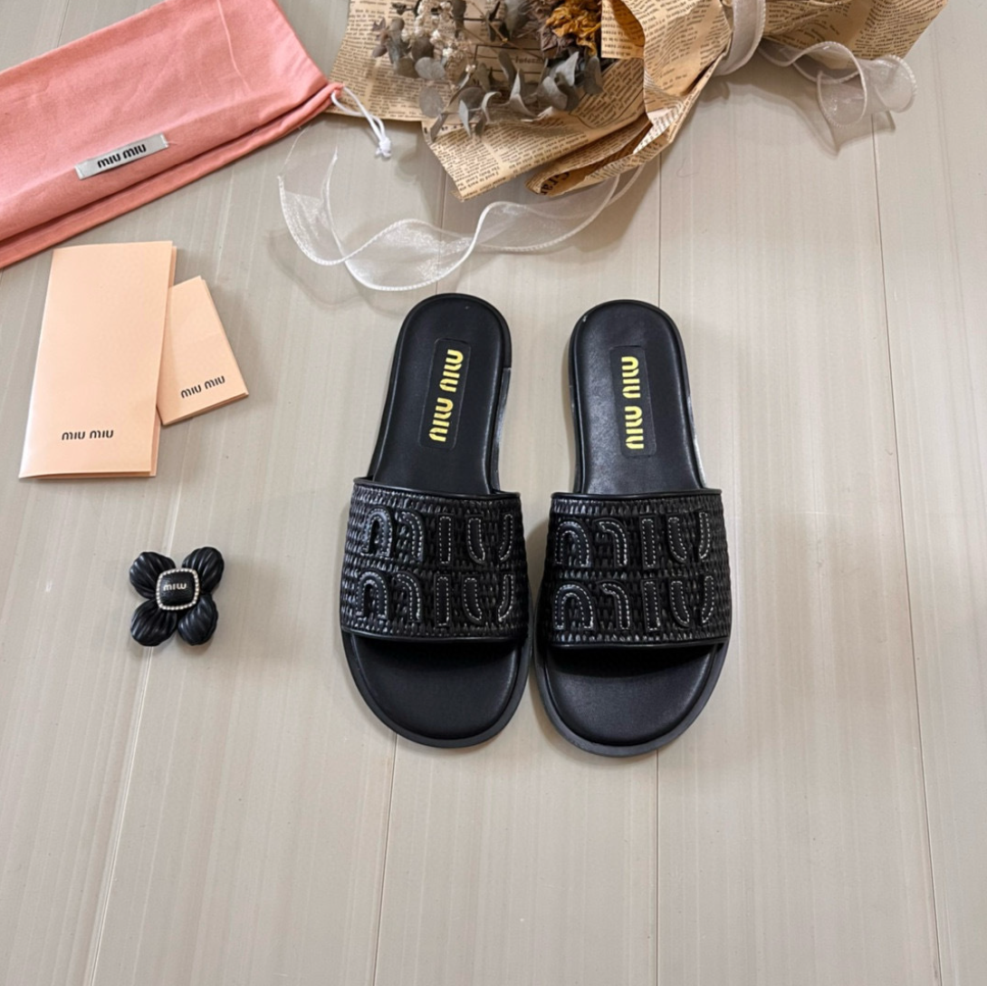 WOMANS FOOTWEAR